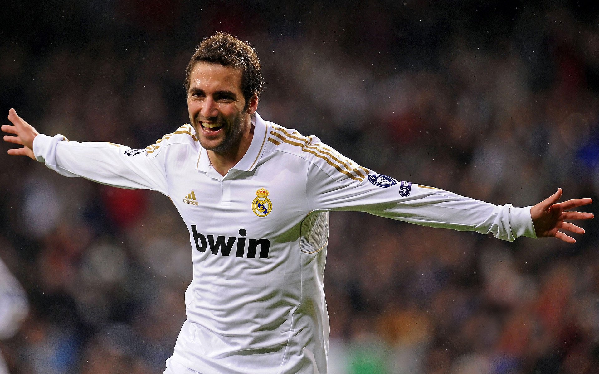 瑞士队中场罗德里格斯在巴黎奥运会上展现出强大的组织能力,罗德里格斯 委内瑞拉